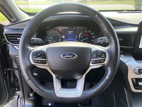 Used 2022 Ford Explorer XLT w/ Equipment Group 202A AWD/4WD image 22