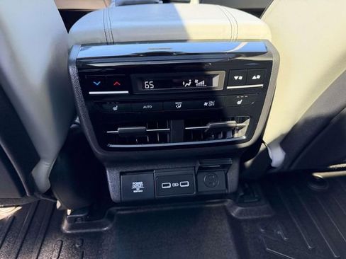 Used 2023 Acura MDX SH-AWD w/ Advance Package image 18