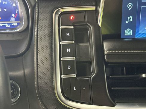 Used 2023 Chevrolet Suburban Premier image 24