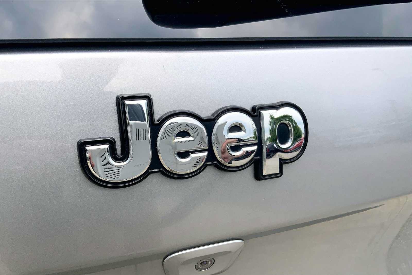 Used 2015 Jeep Cherokee Limited w/ Luxury Group AWD/4WD image 33