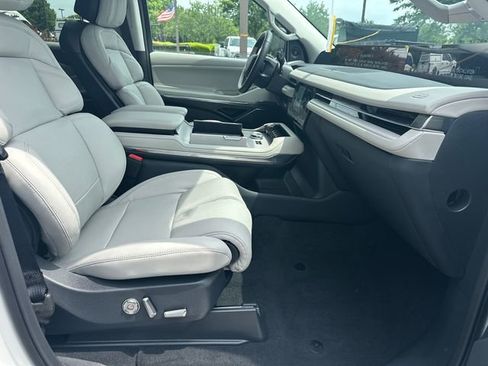 New 2026 Lincoln Navigator L Premier AWD/4WD image 14