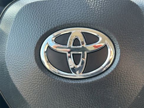 Used 2025 Toyota Corolla LE image 32