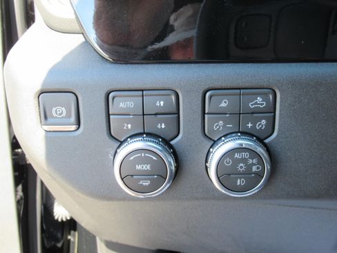 New 2026 GMC Sierra 2500 SLT w/ SLT Premium Package AWD/4WD image 19