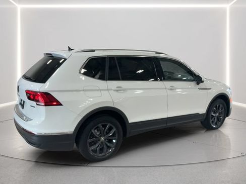 Certified 2024 Volkswagen Tiguan SE w/ Panoramic Sunroof Package AWD/4WD image 6