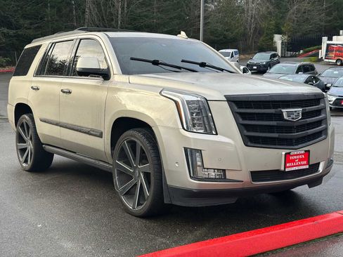 Used 2017 Cadillac Escalade Premium Luxury image 3