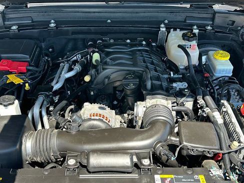 Used 2022 Jeep Wrangler Unlimited Sahara w/ LED Lighting Group AWD/4WD image 12