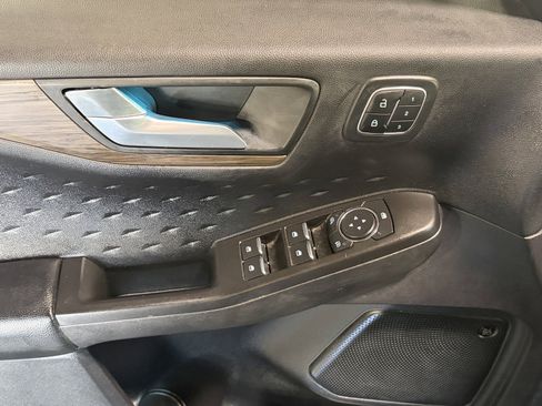 Used 2020 Ford Escape Titanium AWD/4WD image 17