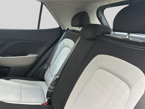 Used 2025 Hyundai Venue SEL FWD image 19
