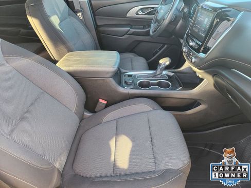 Used 2021 Chevrolet Traverse LT image 20