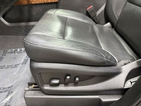 Used 2020 Chevrolet Suburban Premier AWD/4WD image 15