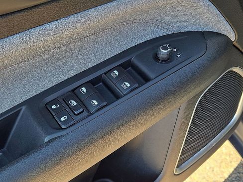 Used 2023 Jeep Compass Latitude image 23