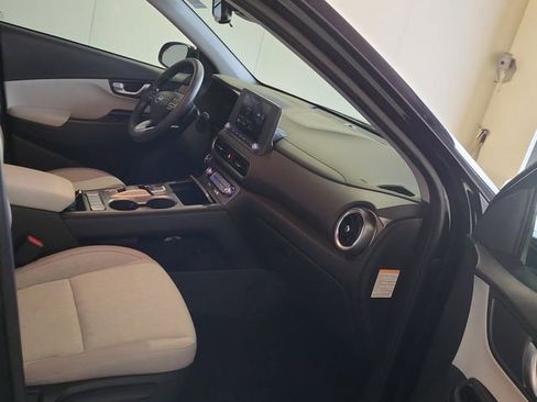 Used 2023 Hyundai Kona SE w/ Cargo Package image 12