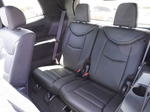 New 2025 Cadillac XT6 Luxury image 10