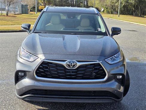 Certified 2025 Toyota Highlander Limited image 2