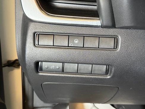 Used 2021 Nissan Rogue SV FWD image 17