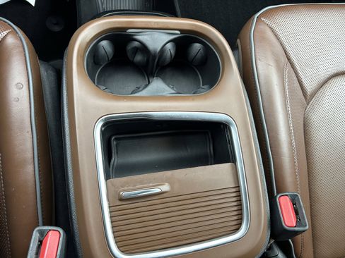 Used 2017 Chrysler Pacifica Limited w/ Advanced Safetytec Group FWD image 29