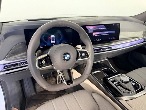 Certified 2025 BMW 760i xDrive AWD/4WD image 4