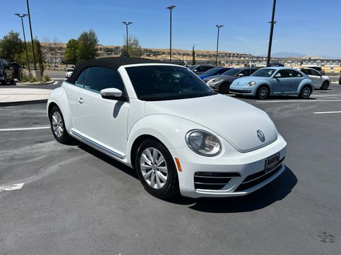 Used 2018 Volkswagen Beetle 2.0T S image 4