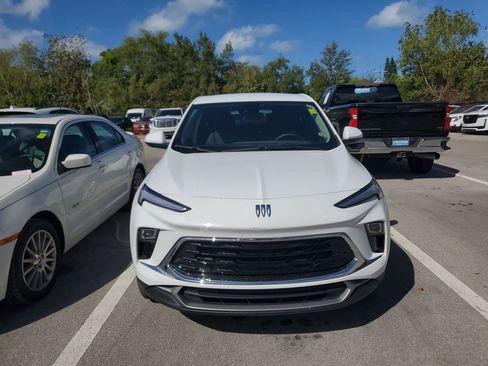 Certified 2024 Buick Encore GX Preferred w/ Comfort Package image 2