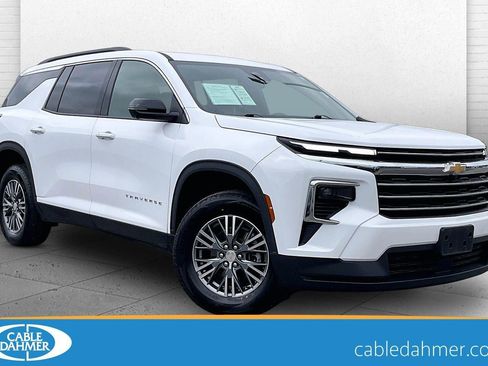 Used 2024 Chevrolet Traverse LT AWD/4WD image 1