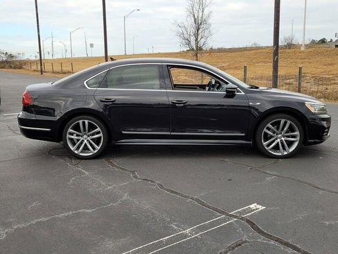 Used 2017 Volkswagen Passat 1.8T R-Line w/ R-Line Lighting Package image 13