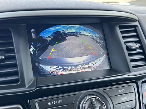 Used 2019 Nissan Pathfinder S image 13