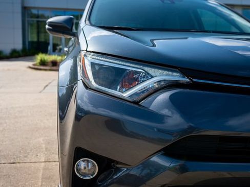 Used 2018 Toyota RAV4 XLE AWD/4WD image 20