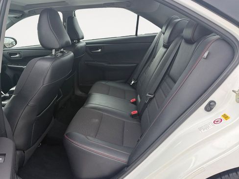 Used 2017 Toyota Camry SE w/ Moonroof Package image 13