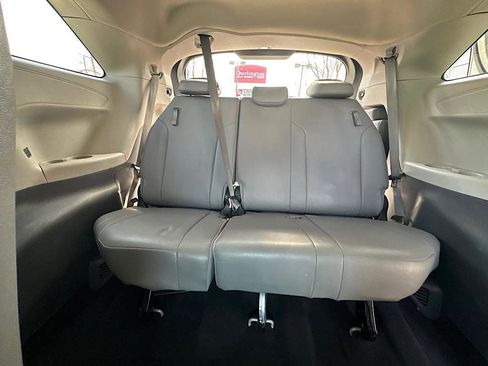 Certified 2022 Toyota Sienna XLE image 15