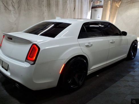 Used 2023 Chrysler 300 C image 2