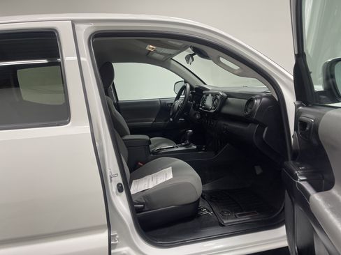 Used 2022 Toyota Tacoma SR image 25