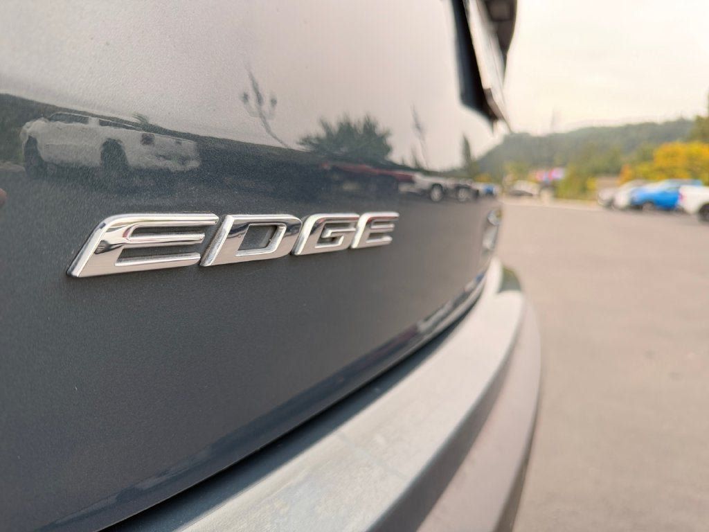 Used 2019 Ford Edge SEL w/ Equipment Group 201A AWD/4WD image 35