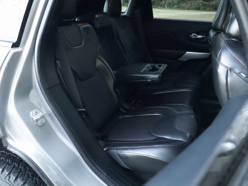 Used 2018 Jeep Cherokee Trailhawk w/ Comfort/Convenience Group image 34