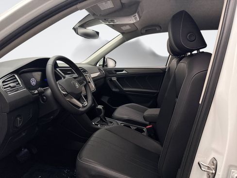 Used 2023 Volkswagen Tiguan SE AWD/4WD image 10
