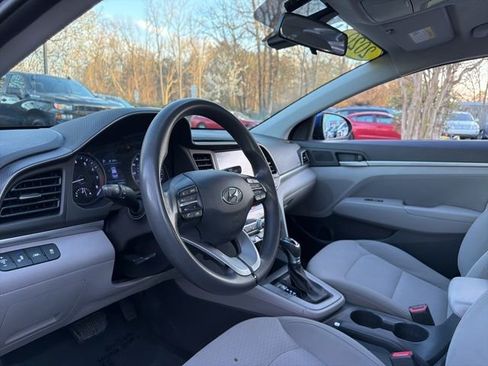 Used 2020 Hyundai Elantra SEL image 12