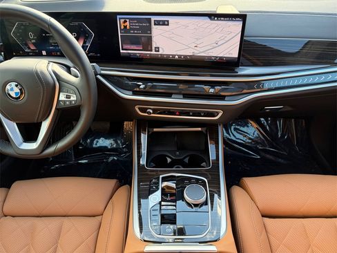 Used 2025 BMW X5 xDrive40i w/ Climate Comfort Package image 11