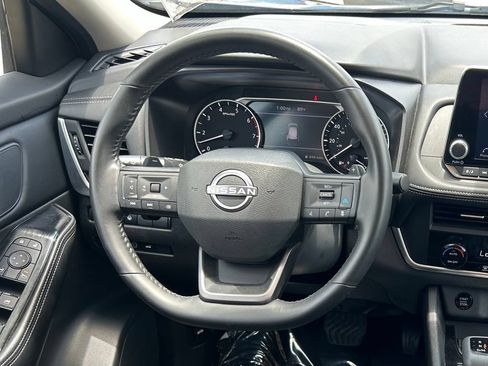 Used 2025 Nissan Rogue SV FWD image 33