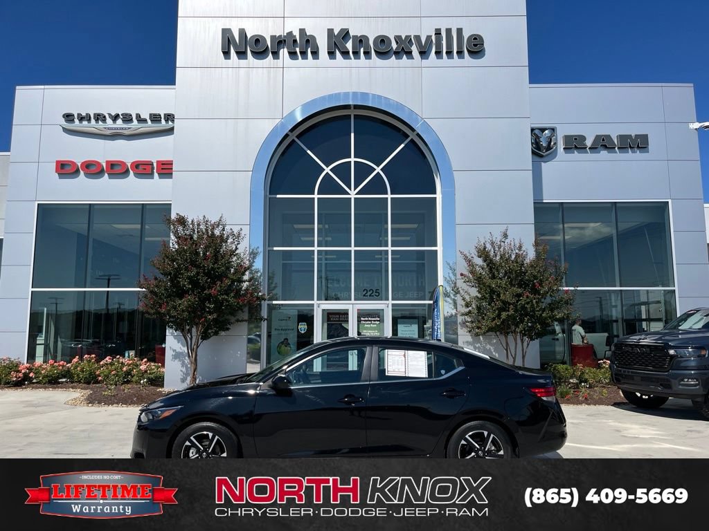 Used 2025 Nissan Sentra SV FWD image 2