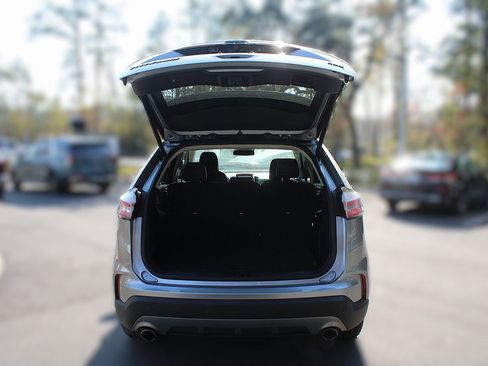 Used 2024 Ford Edge Titanium image 9