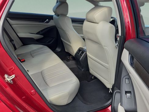 Used 2018 Honda Accord Touring image 15