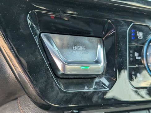 Used 2023 GMC Sierra 1500 AT4 w/ AT4 Premium Package AWD/4WD image 17