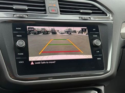 Used 2022 Volkswagen Tiguan SE R-Line image 33
