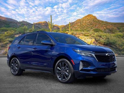 Used 2023 Chevrolet Equinox RS w/ RS Leather Package FWD image 2