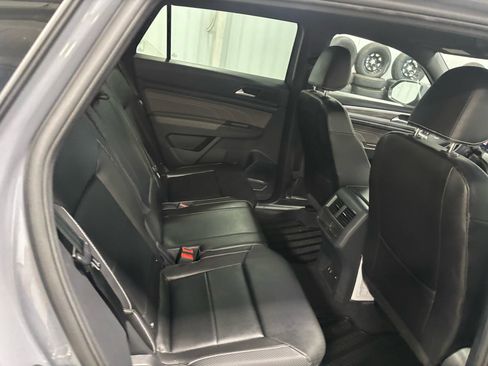 Used 2023 Volkswagen Atlas SE w/ Technology Package w/ Black Wheel Package image 12