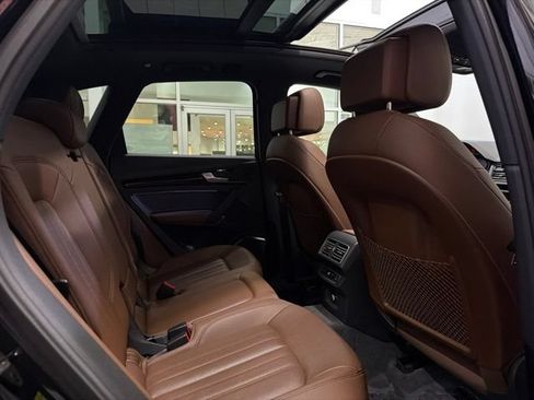 Used 2018 Audi Q5 2.0T Premium Plus w/ Premium Plus Package AWD/4WD image 12
