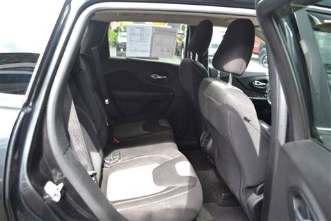 Used 2014 Jeep Cherokee Latitude FWD image 16