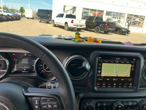 Used 2023 Jeep Wrangler Unlimited Sport AWD/4WD image 11