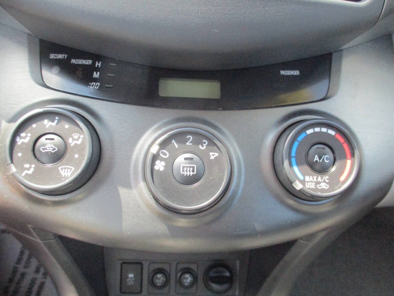 Used 2012 Toyota RAV4 4WD w/ Value Pkg image 23