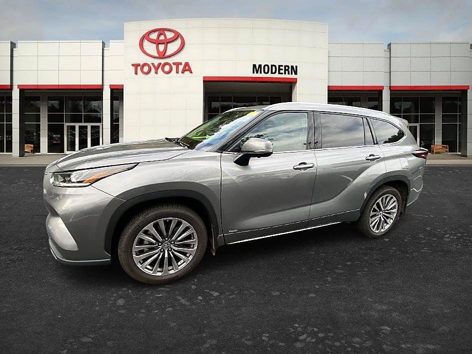 Used 2025 Toyota Highlander Limited AWD/4WD image 11