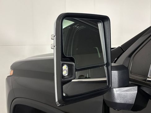 Used 2025 Chevrolet Silverado 2500 LTZ w/ LTZ Premium Package AWD/4WD image 15